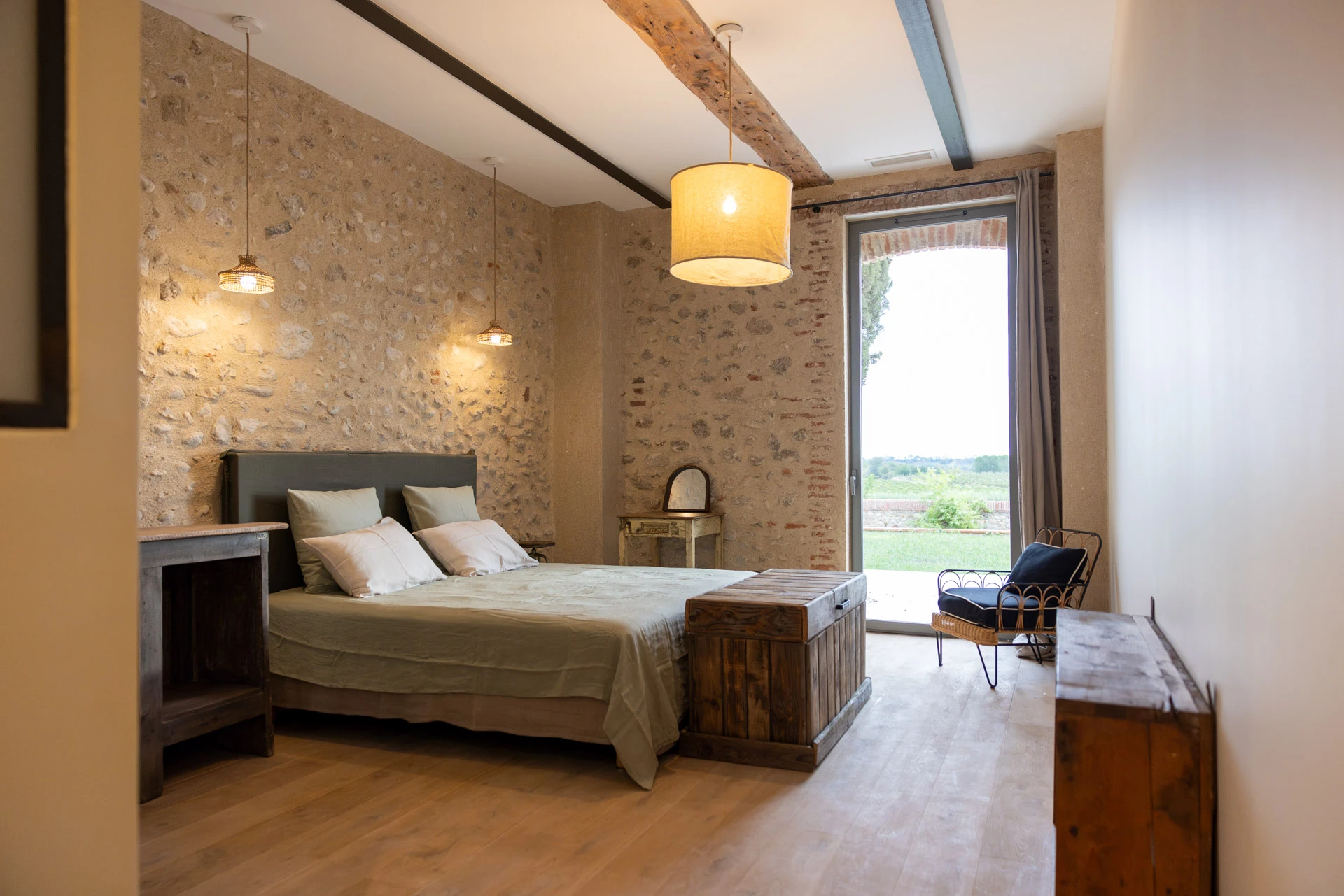 chambre-superieure-calmette-chateau-montana-sejour-de-jeune